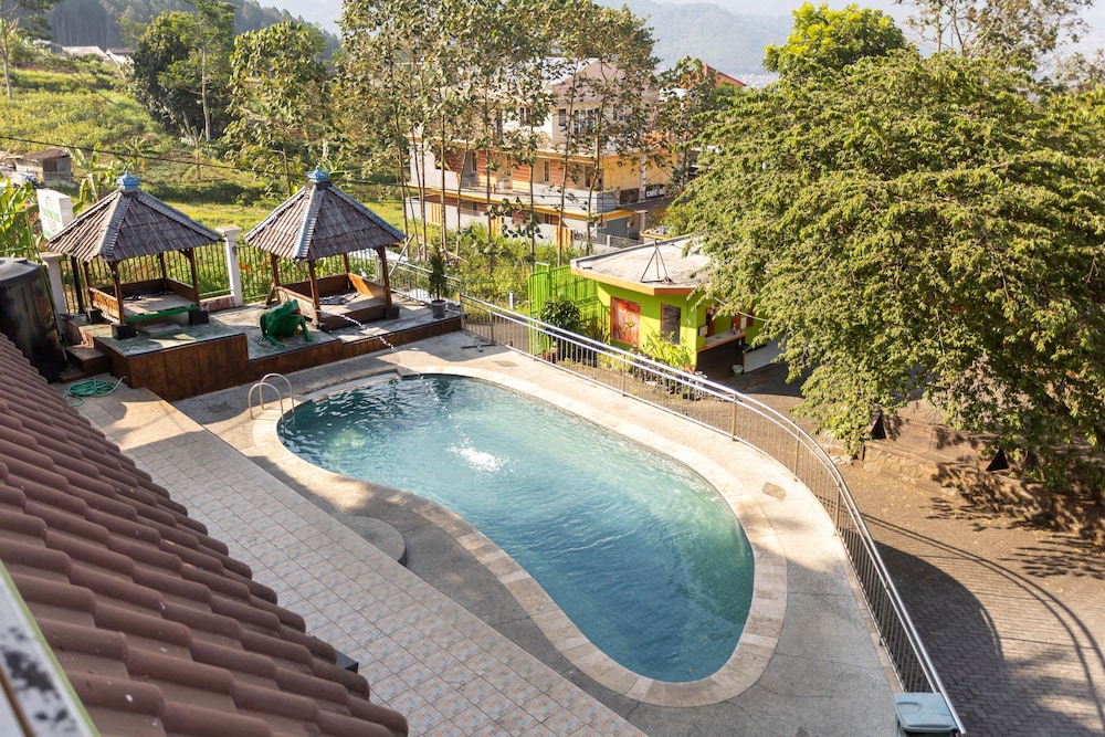 Villa Panderman Indah 58/64
