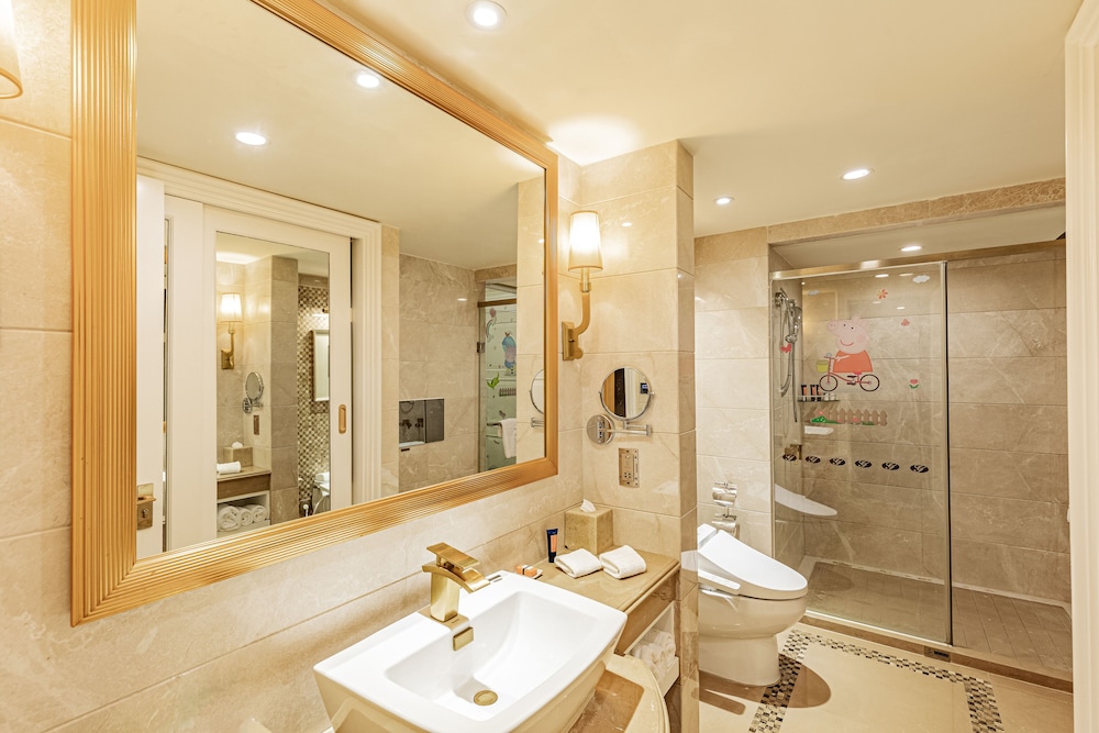 Grand Bay Hotel Zhuhai 49/50