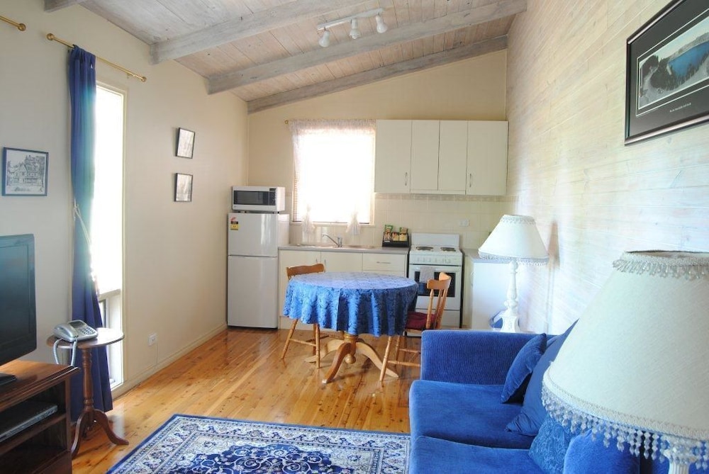Clarendon Chalets 28/50