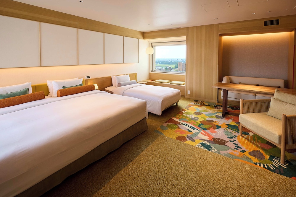 PLAZA, STYLE, SUITE, KING BED, PLAZA FLOOR, CORNER