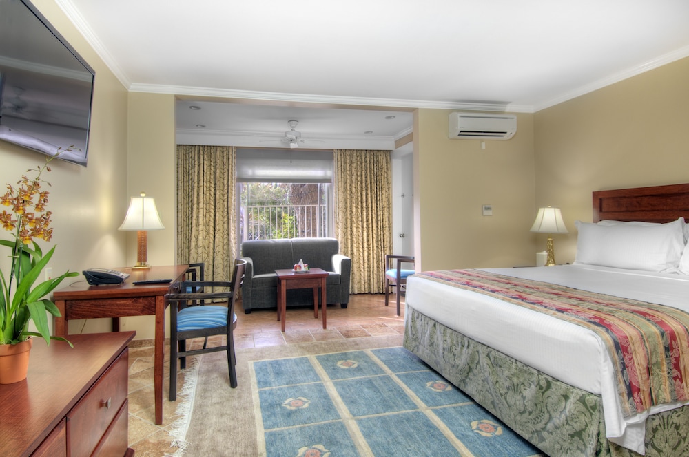 Dinah's Garden Hotel 16/60