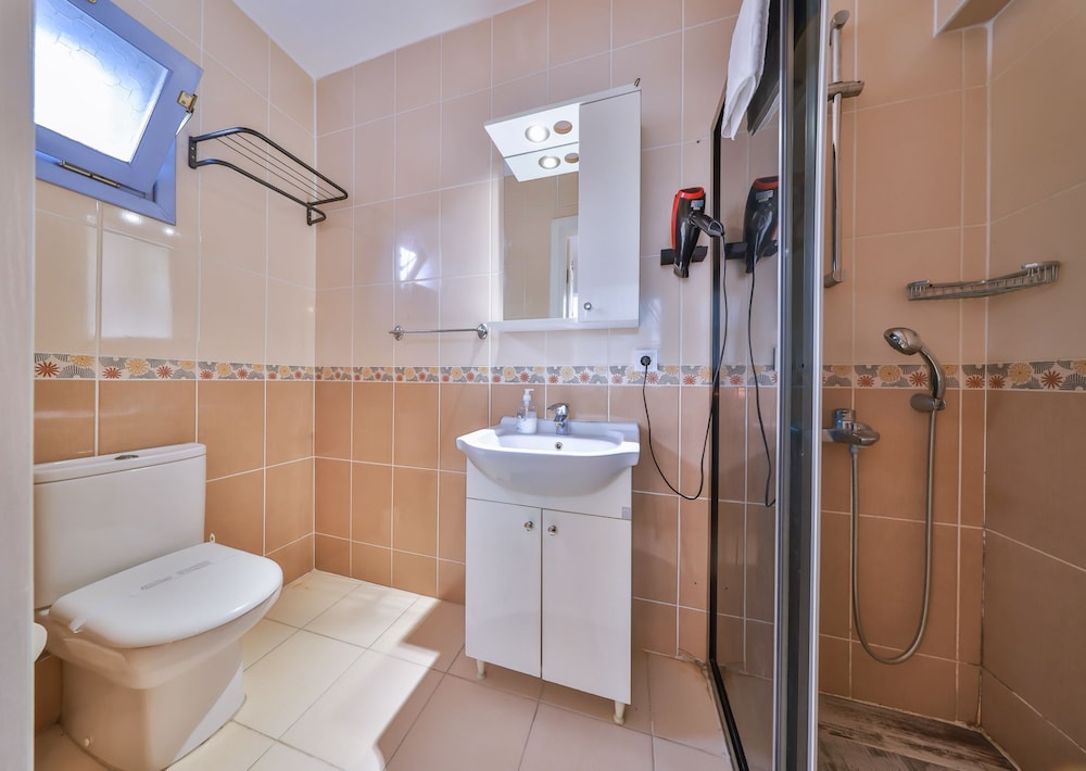 Livan Hotel Deluxe 56/57