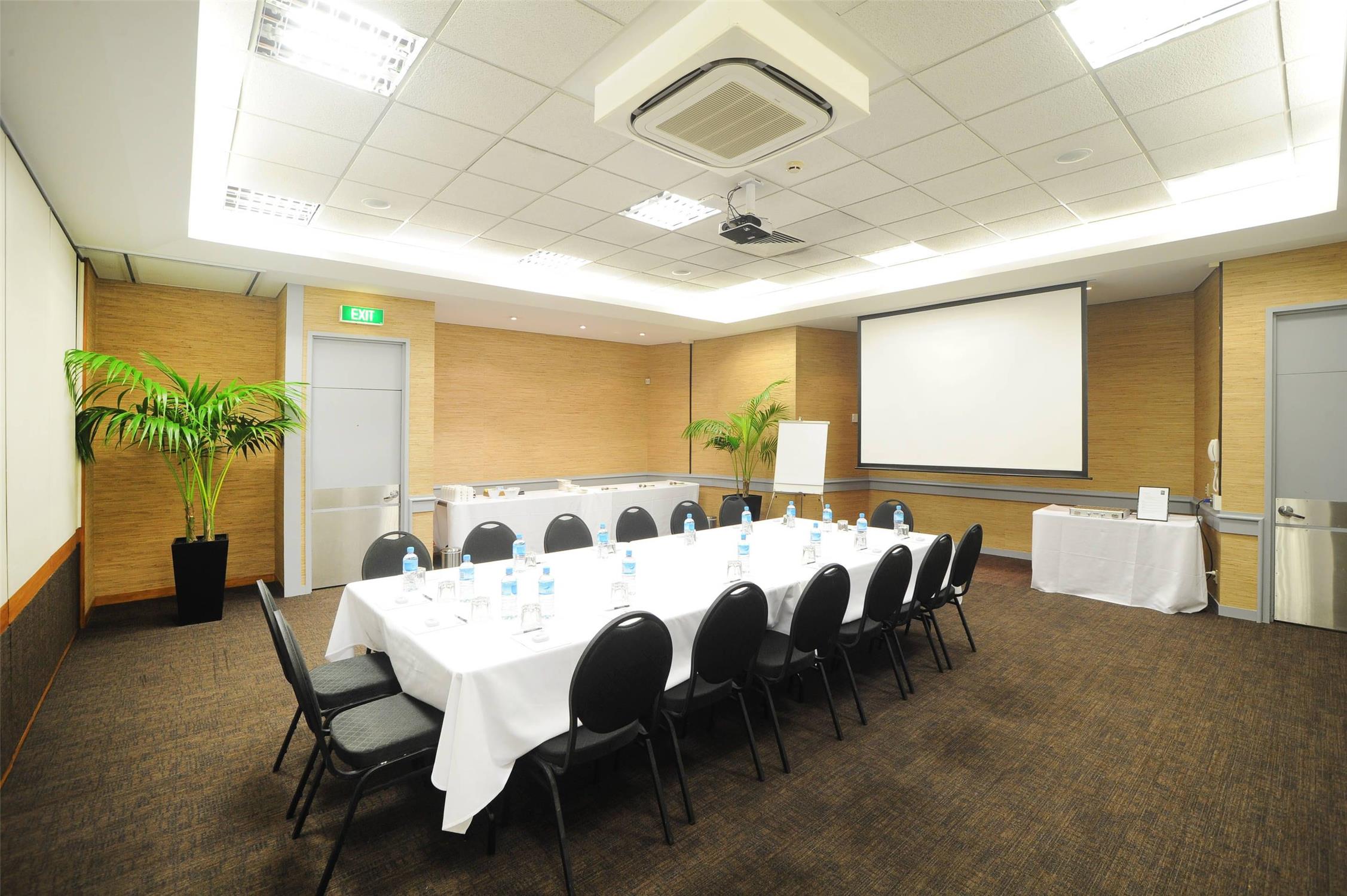 Quality Hotel Lincoln Green 33/42