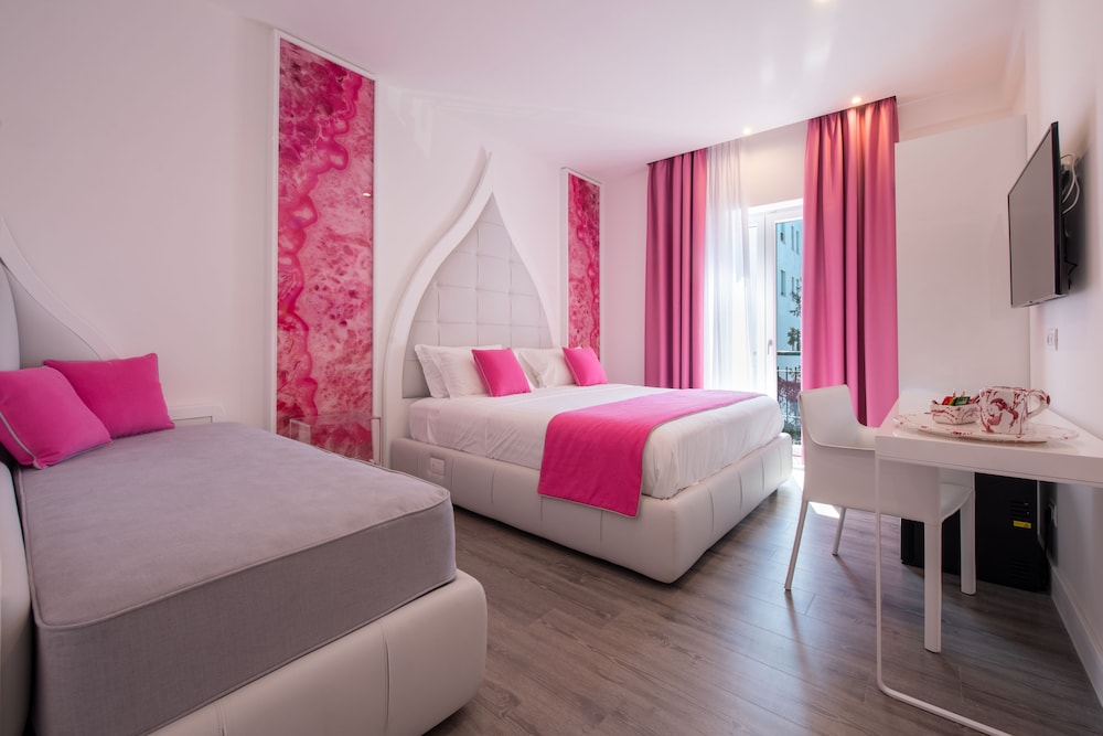 Diamond Suite 8/63