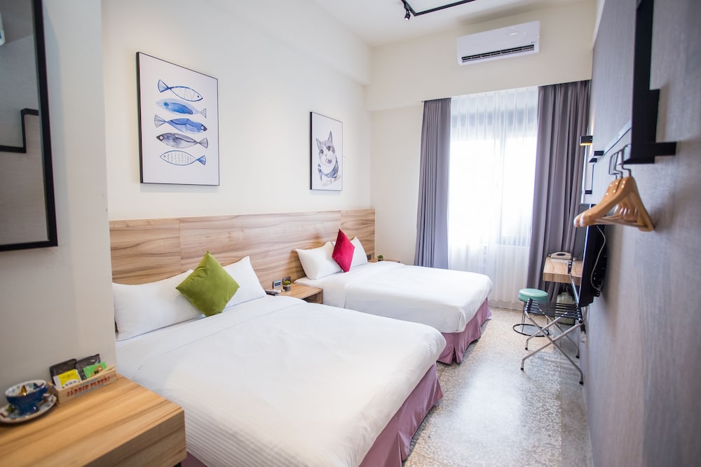 Rainbow Hotel 25/77