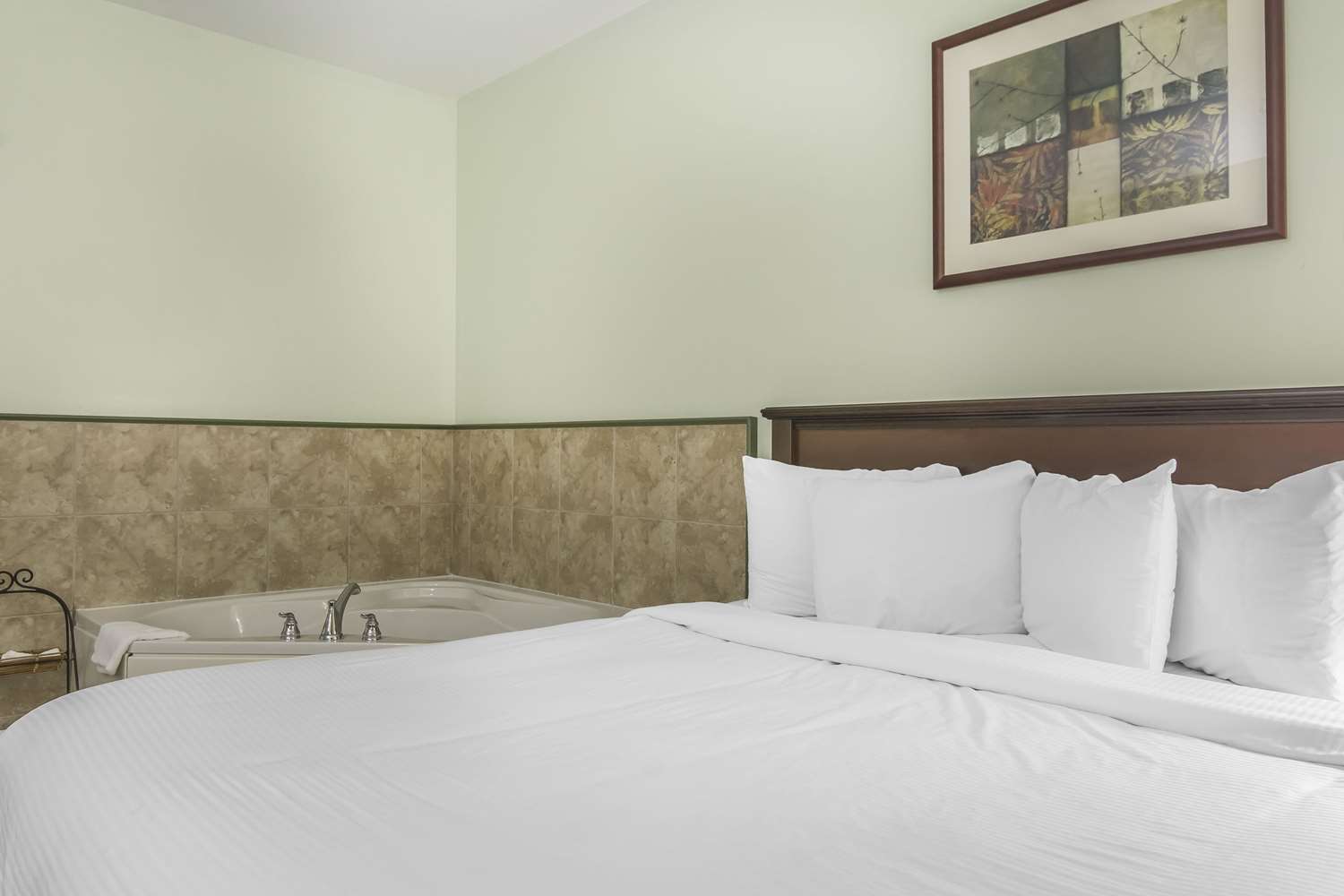 Econo Lodge Huntsville ON 10/20