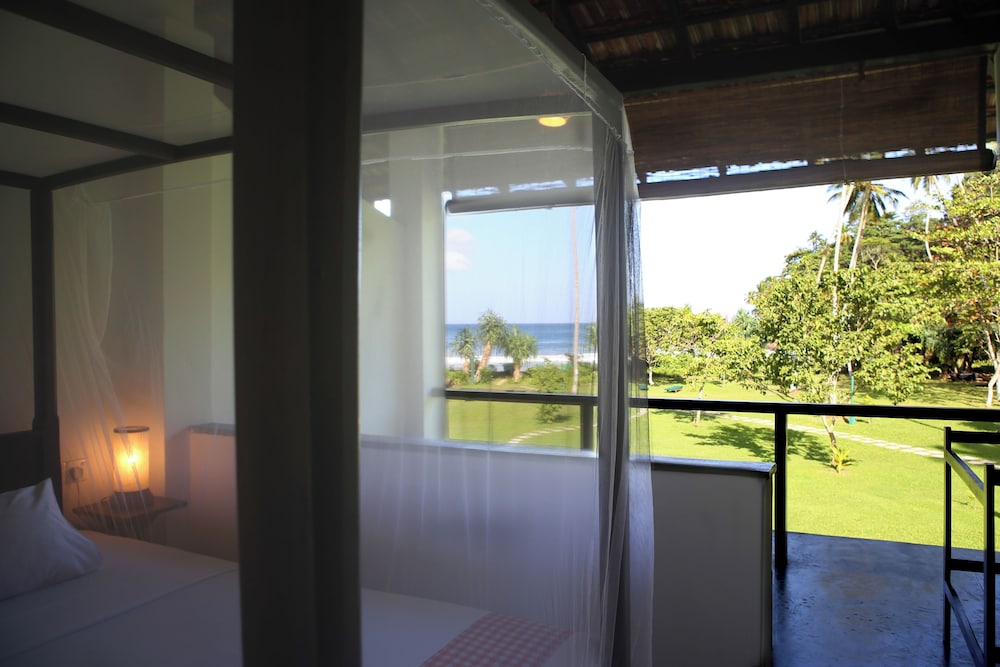 Open Plan, Sea View