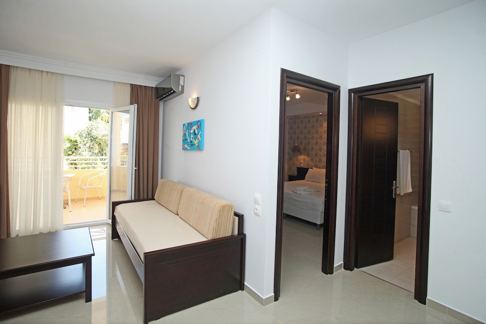 Naias Beach Hotel 17/43