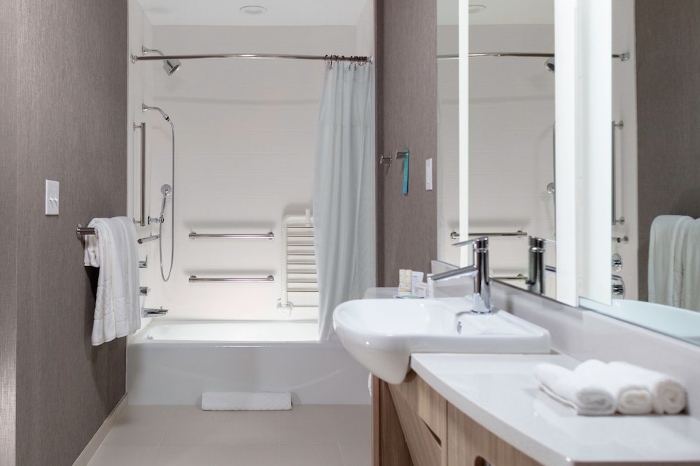 SpringHill Suites by Marriott Durham City View 30/33