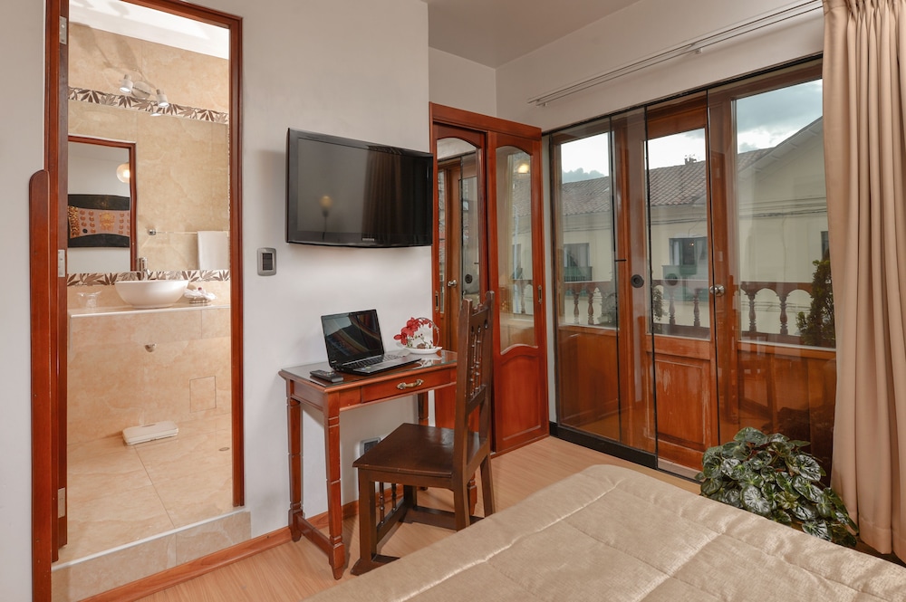 Ruinas Hotel 26/36