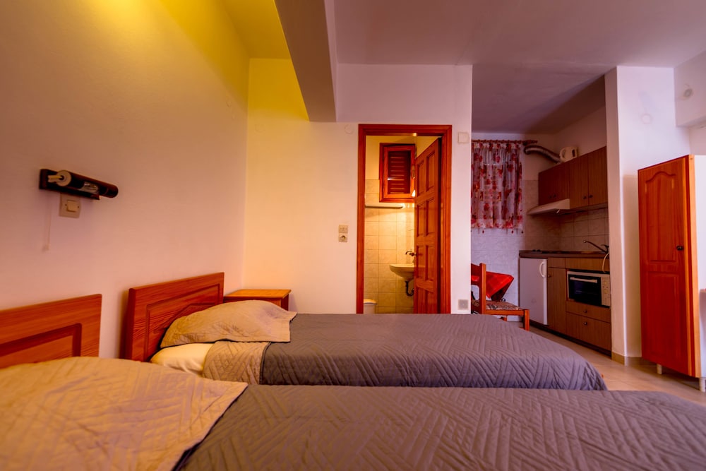 Balaskas Hotel 13/35