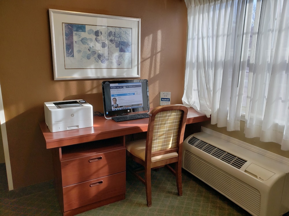 Microtel Inn and Suites Dover 25/36