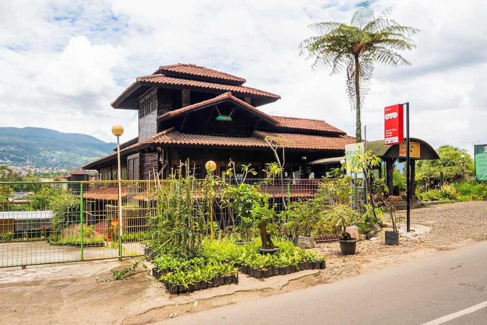 OYO 2640 Rumah Kayu Cottage Syariah 1/17