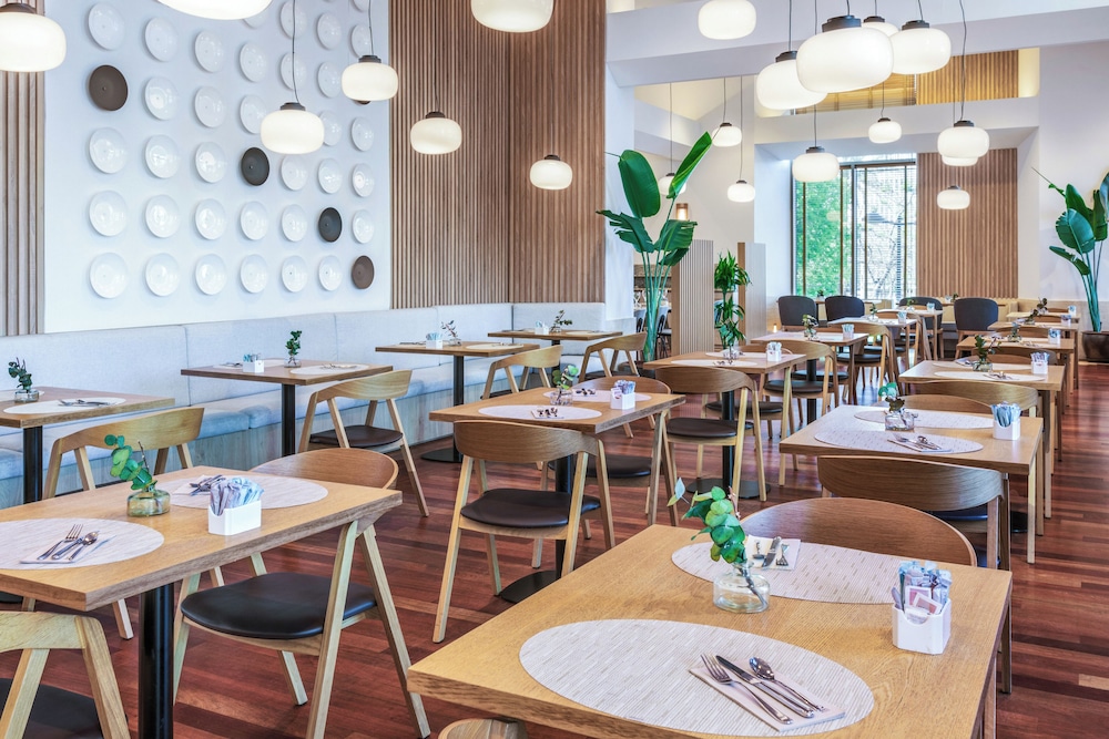 Melia Valencia Palacio de Congresos Formely Hilton Valencia 53/73