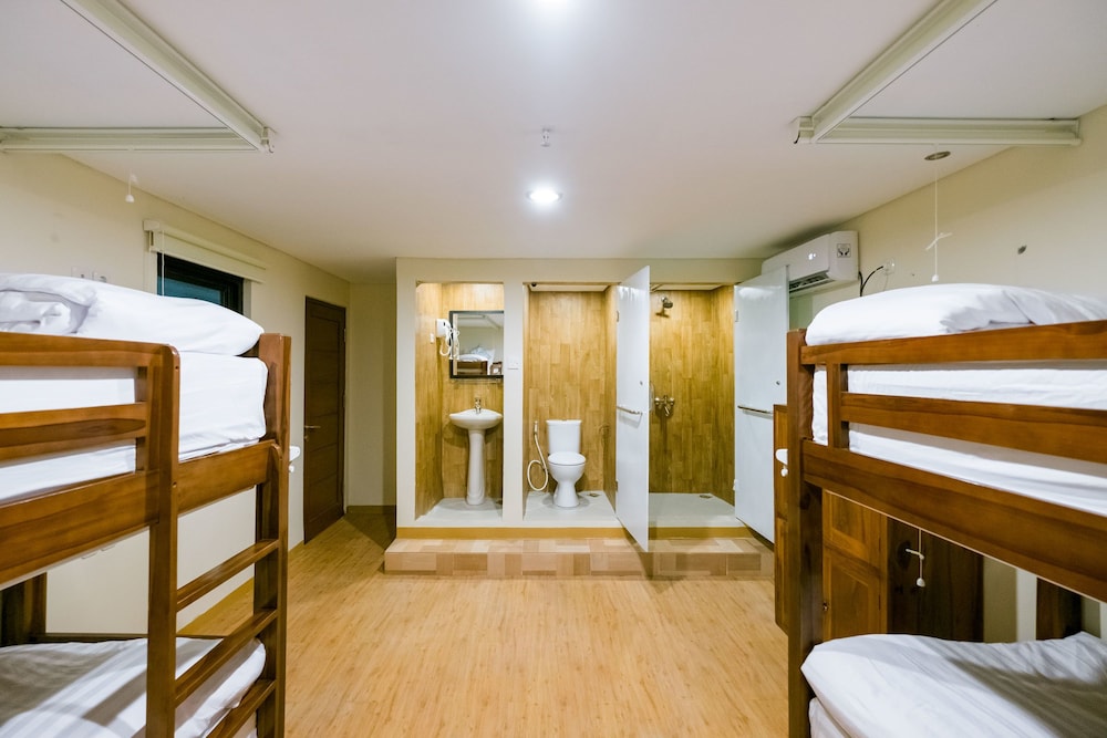 Caroline Guest House 16/50
