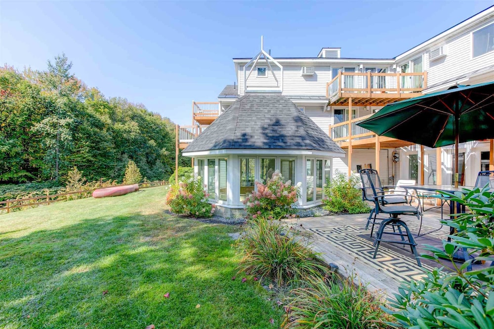 Talta Lodge, A Bluebird by Lark image