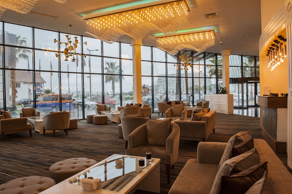 Sky Tower Hotel 54/68