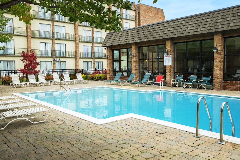 RIT INN & CONFERENCE CENTER 54/56