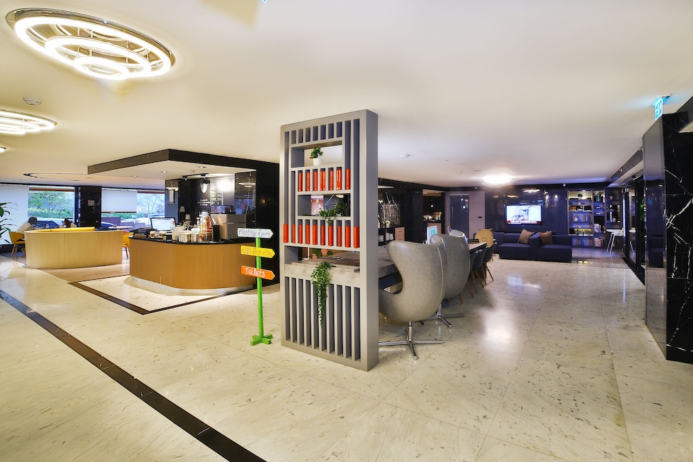 Ibis Styles Istanbul Bomonti 12/70