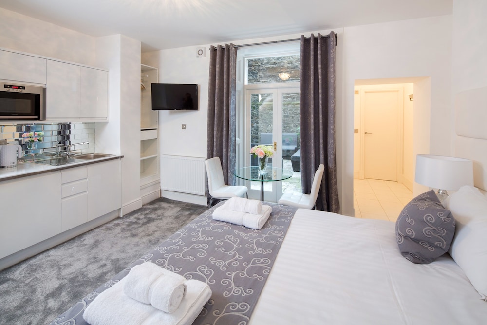 Edinburgh Castle Apartments And Suites 18/55