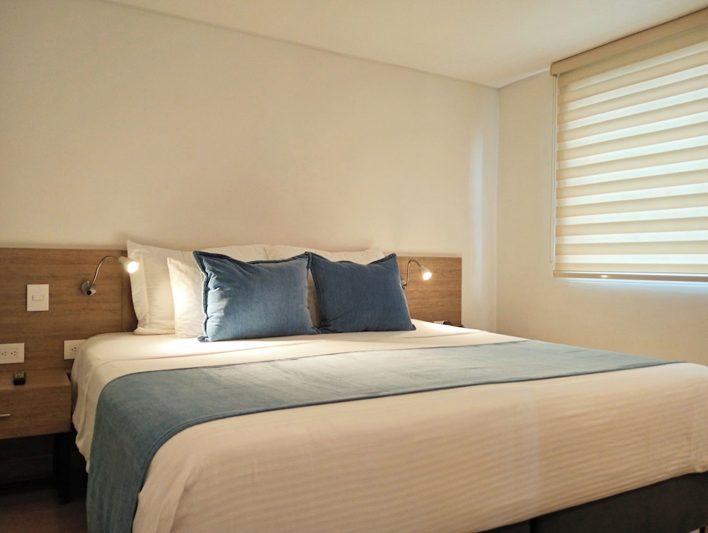 DELUXE, DOUBLE BED