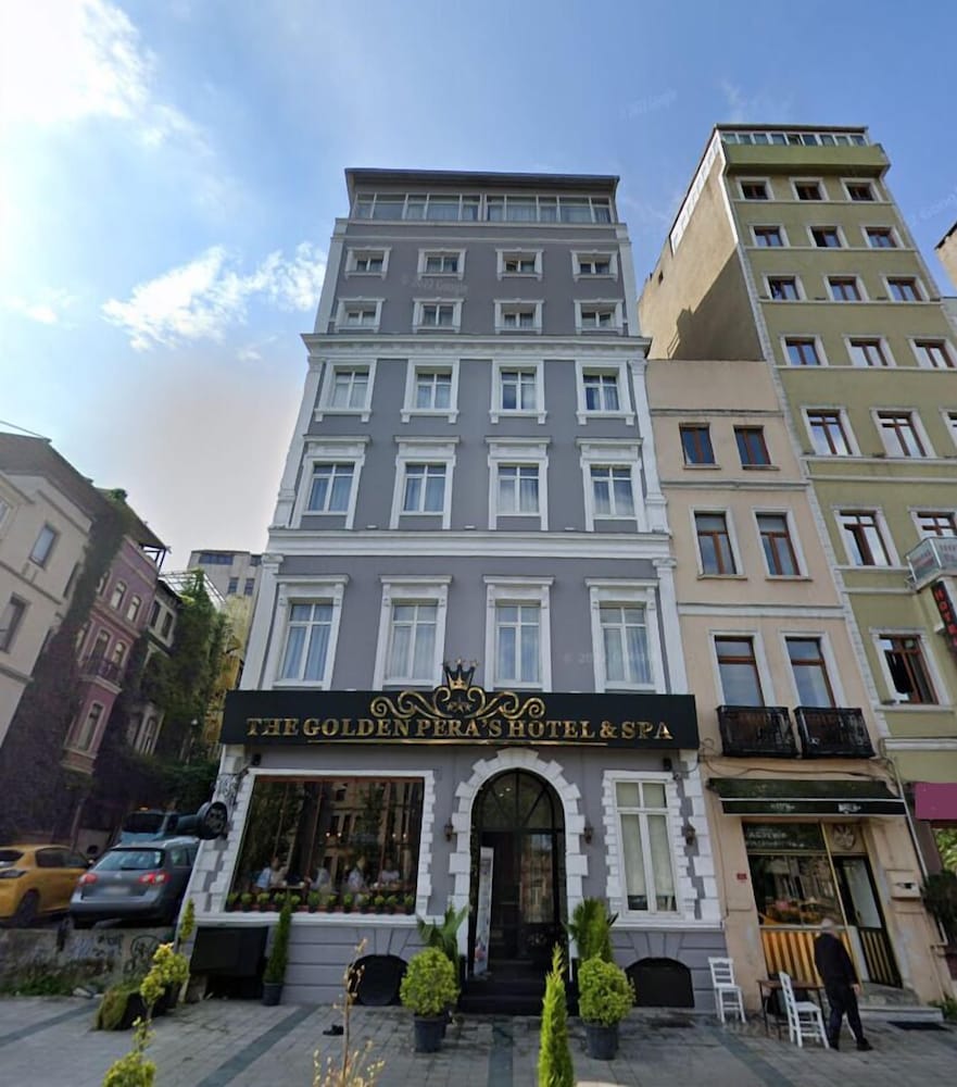 The Golden Pera's Hotel 3/50