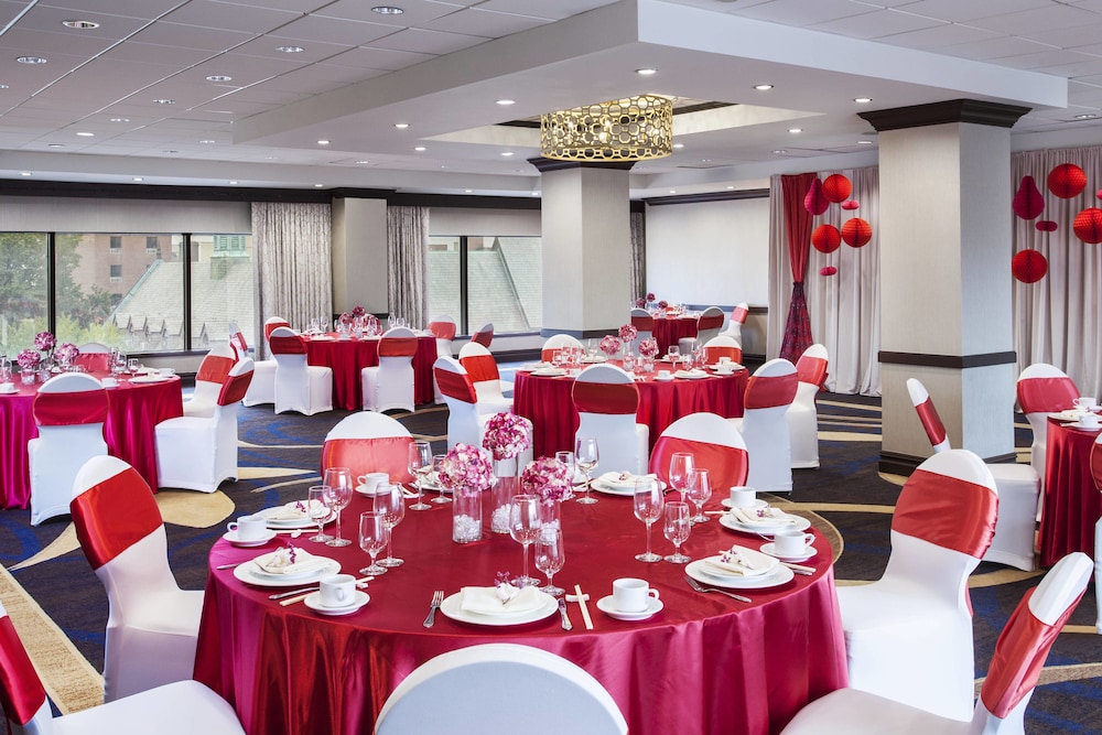 Sheraton LaGuardia East Hotel 26/27