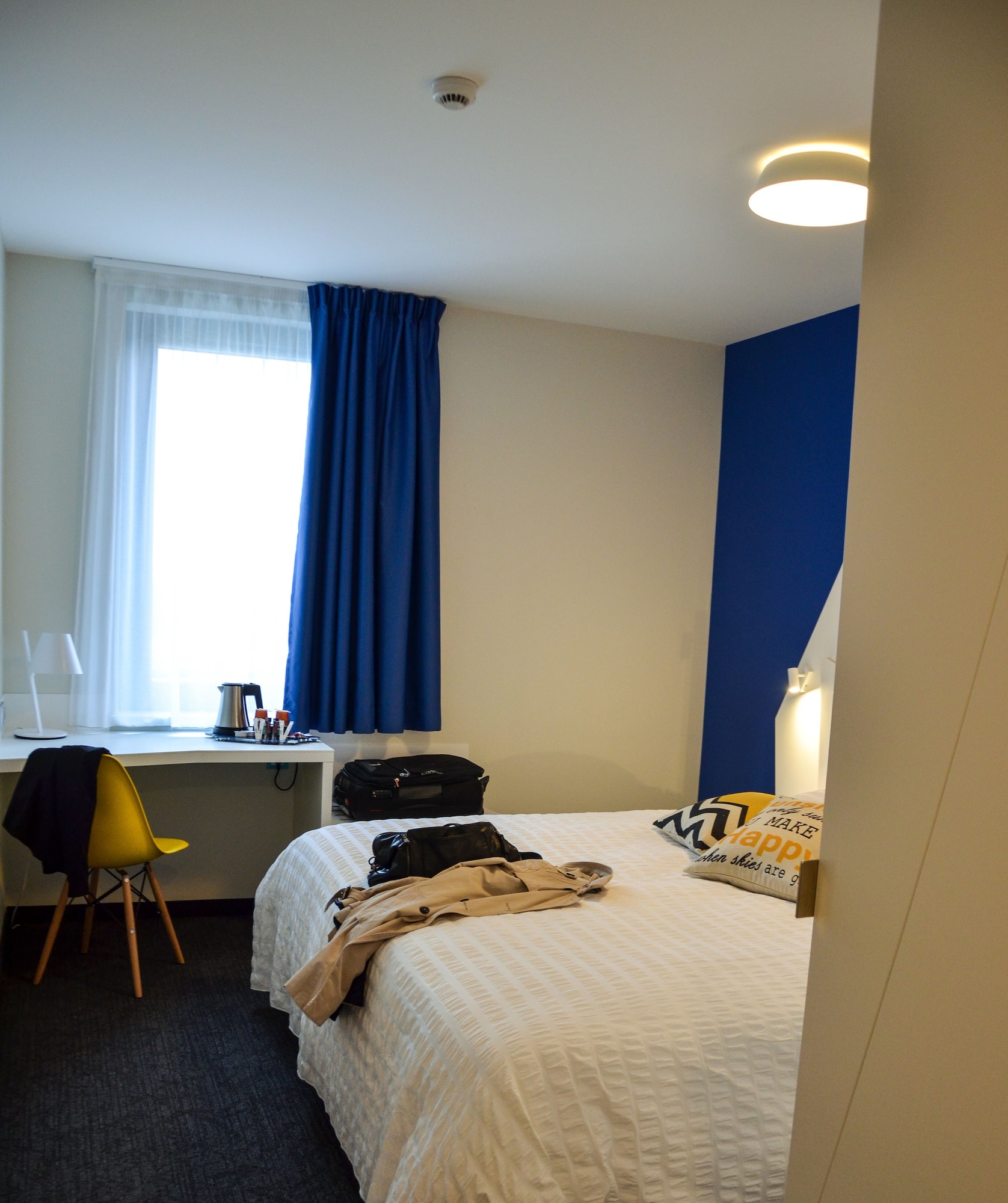 ROOM, DOUBLE BED