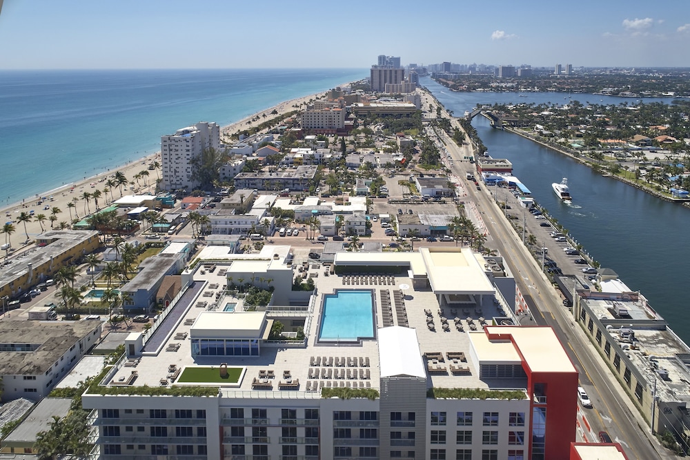 CH Luxury Condos & Studios On The Beach 13/50