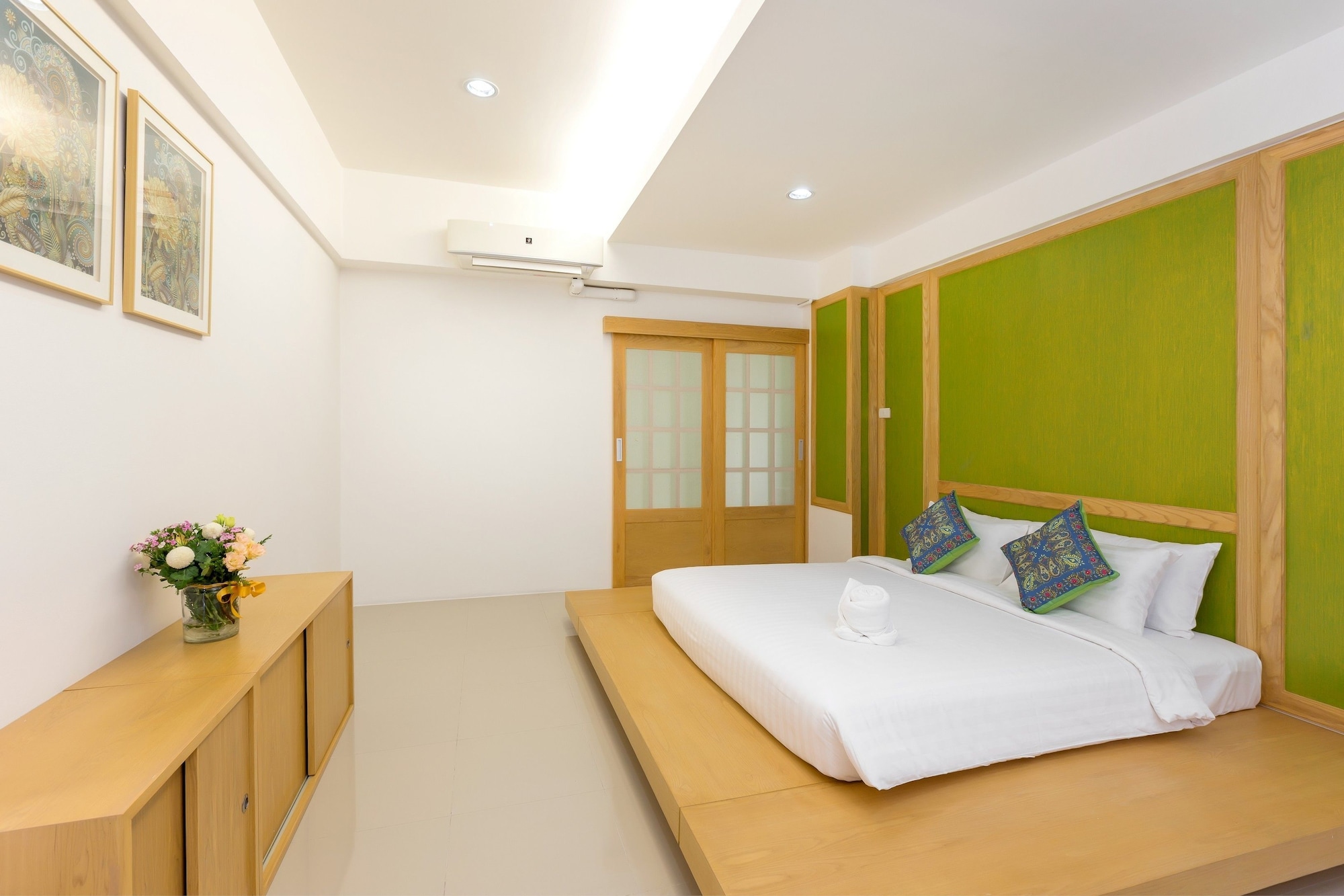 1 BEDROOM, SUITE