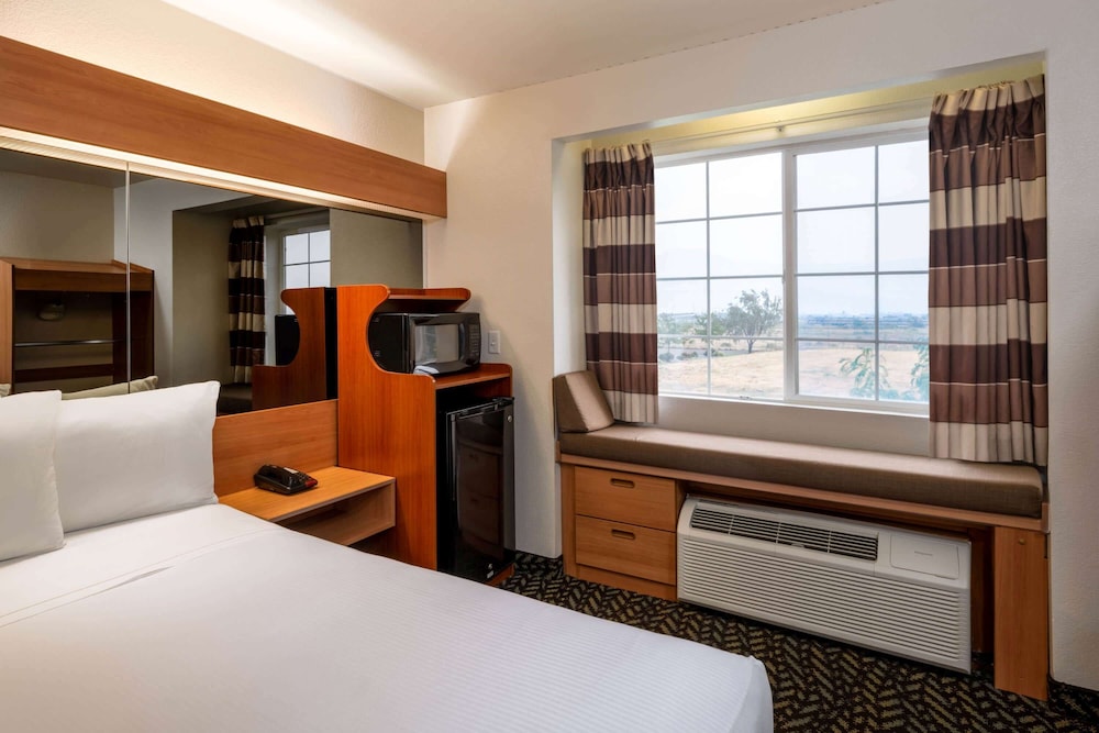 Microtel Inn & Suites By Wyndham Salt Lake City Airport 40/47
