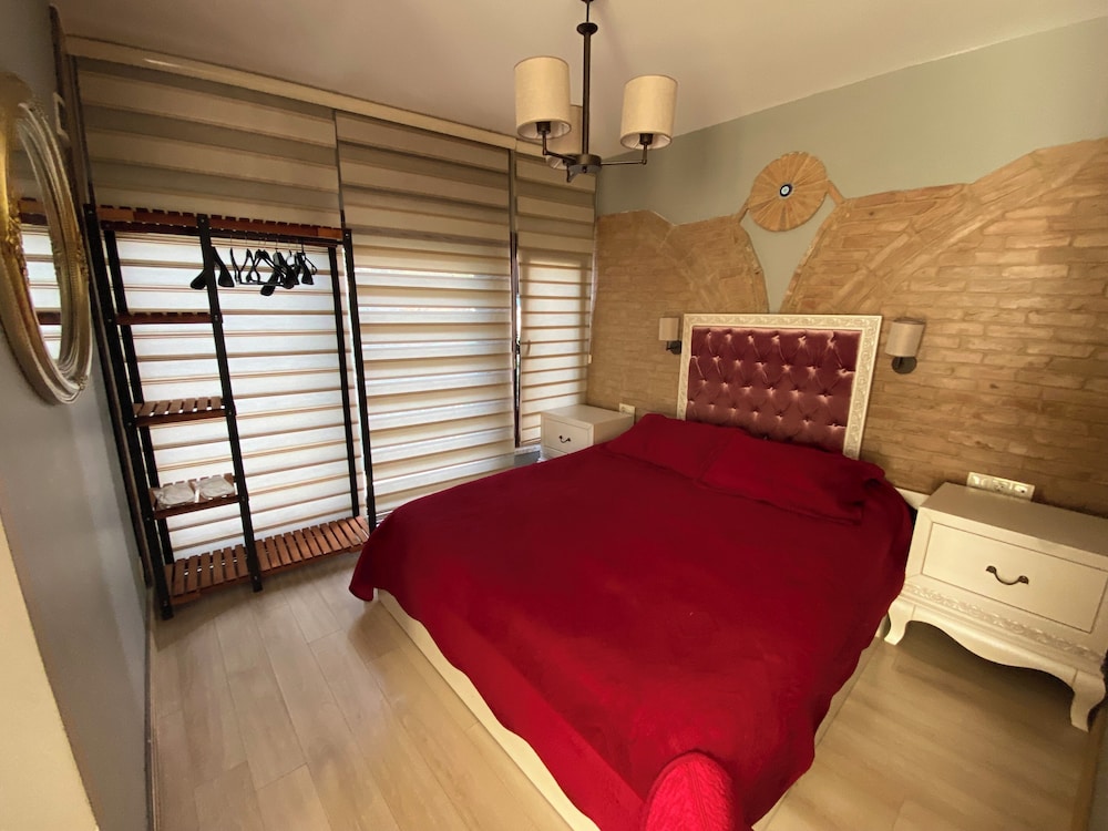 Galatolia Suites 12/50