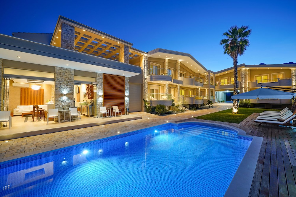 Lobelia Luxury Suites 4/50