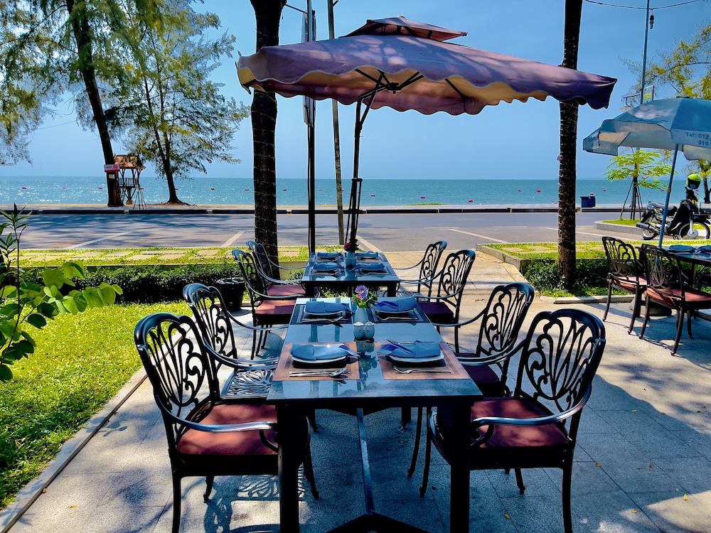 Sea Breeze Resort 27/50