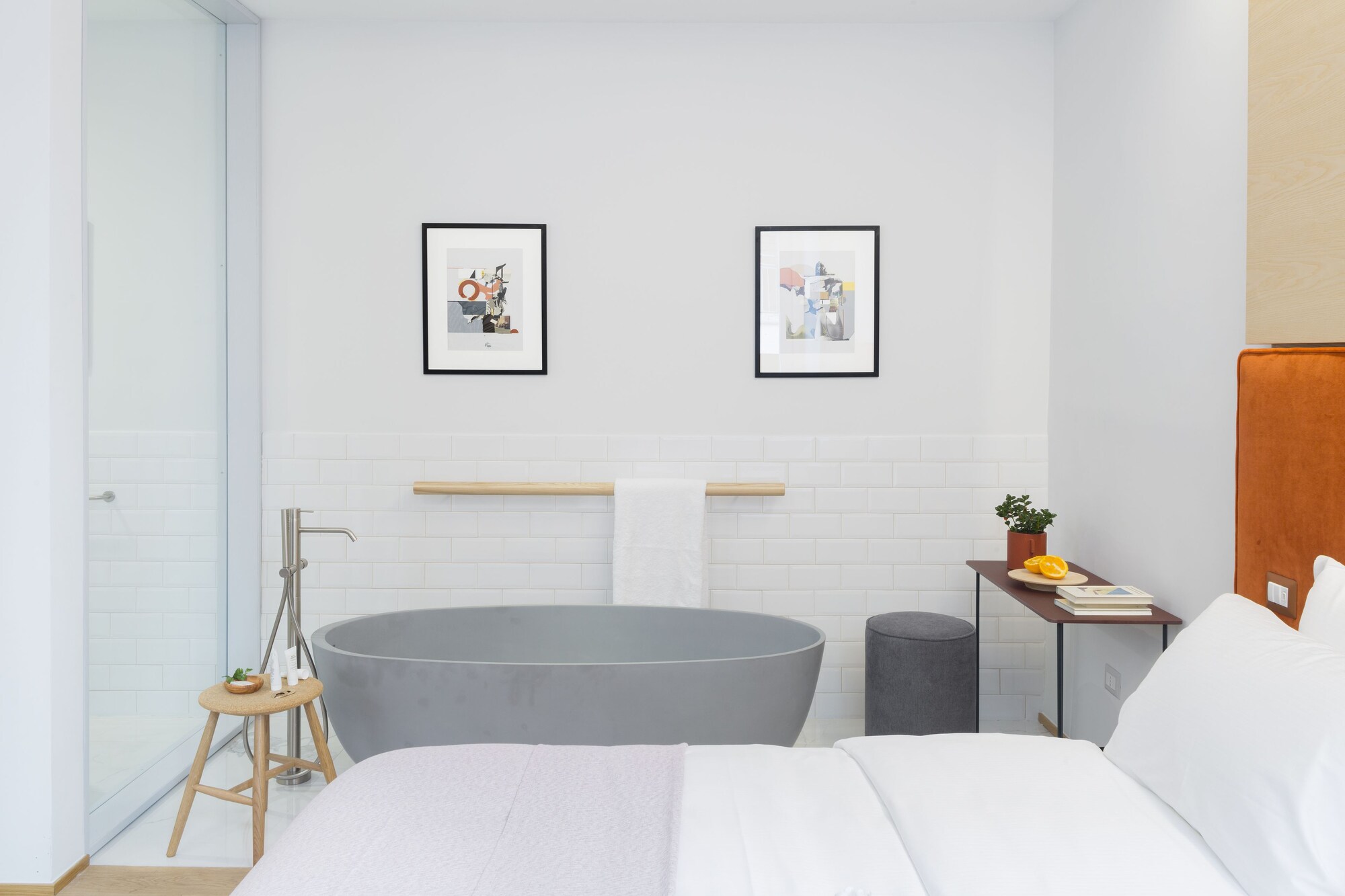 LUXURY, QUEEN BED, CITY VIEW