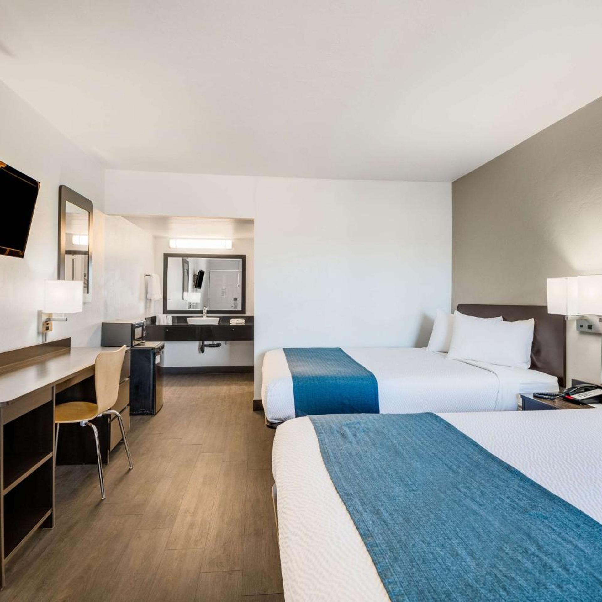 2 Queen Beds - Non-Smoking, Mini Fridge