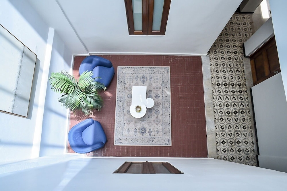 El Colonial - Adults Only 7/50