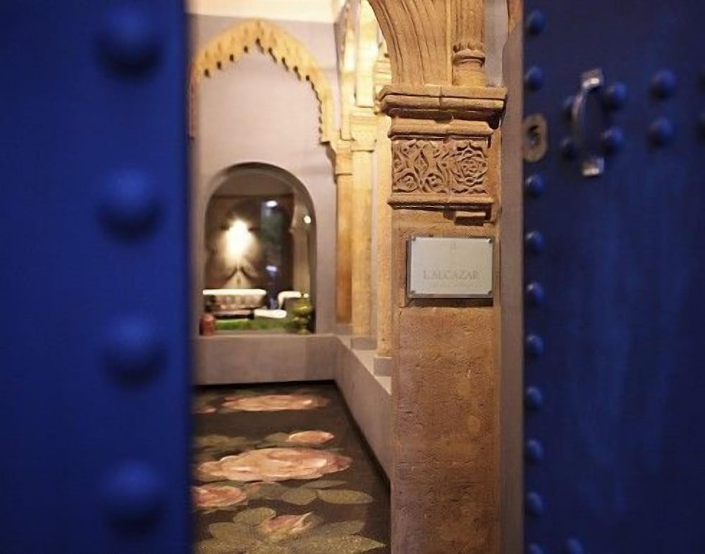 L Alcazar 24/41