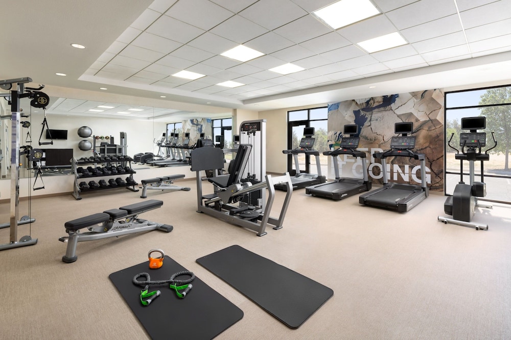 Springhill Suites Fresno 24/46