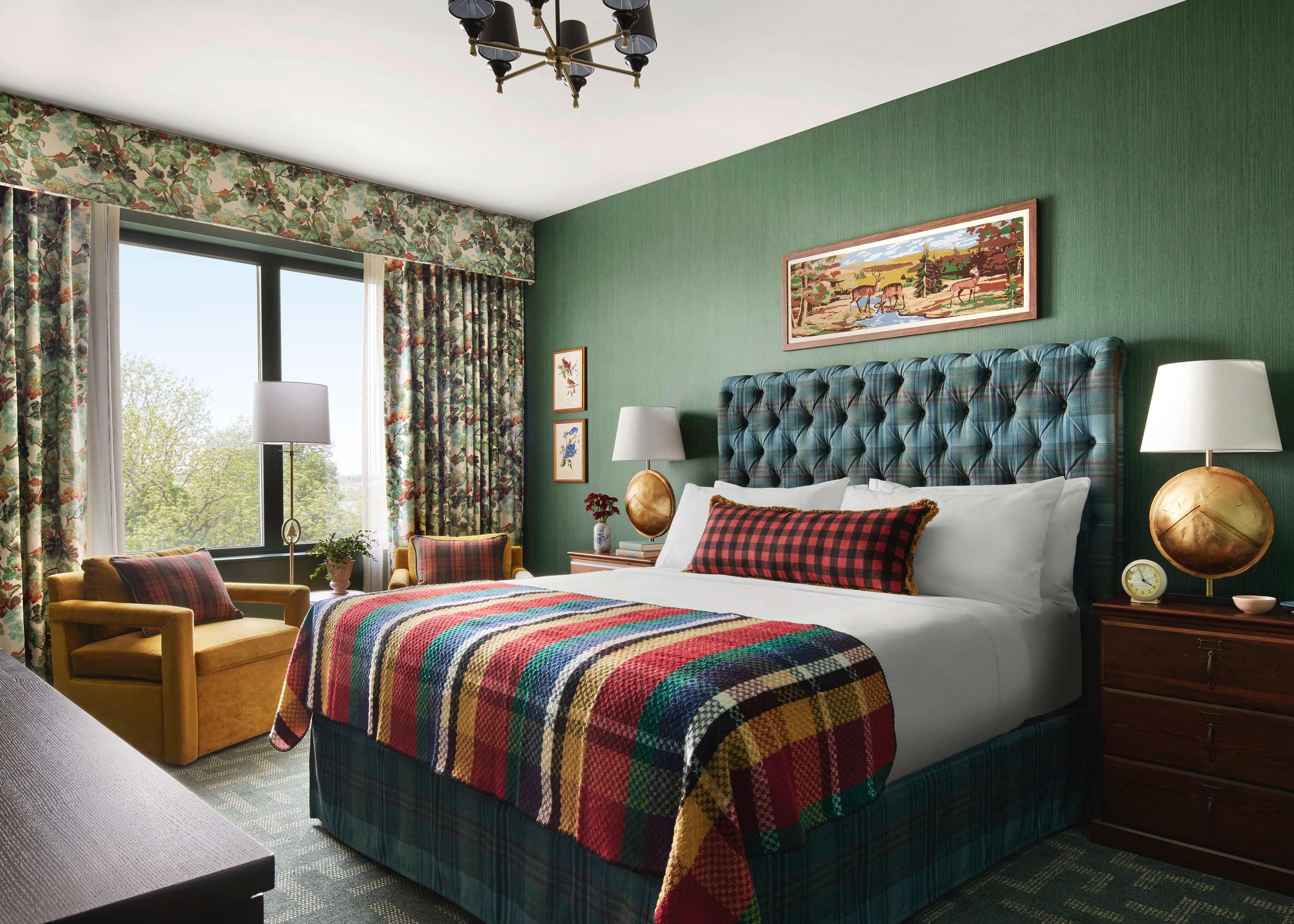 Room, King Bed, City View