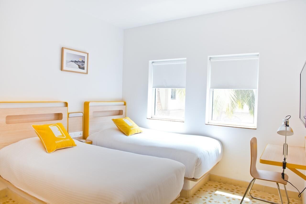 ROOM, TWIN BEDS