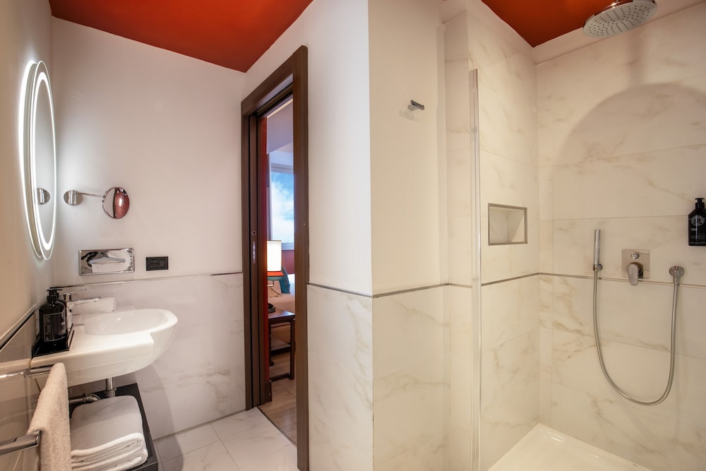 The Independent Hotel 62/62