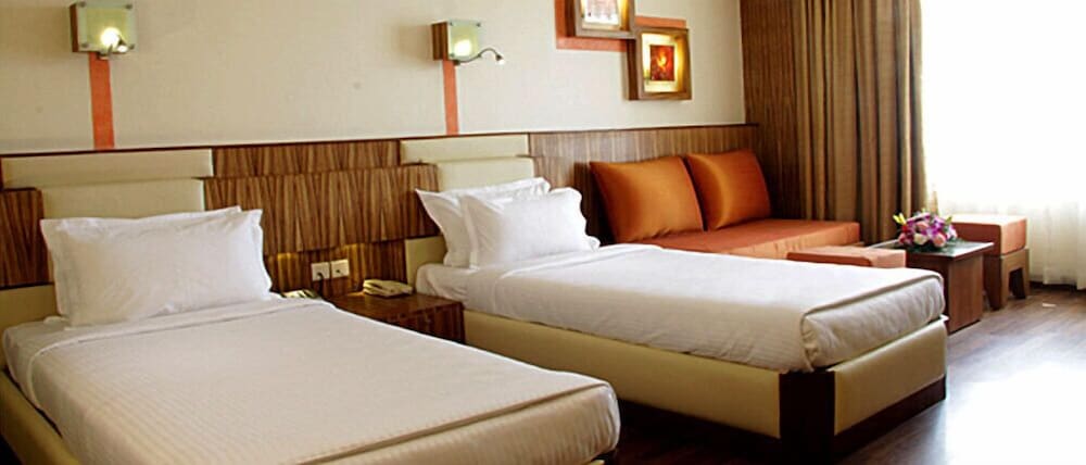Gokulam Park Hotel & Convention Centre 8/16