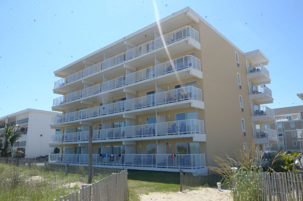 Atlantic OceanFront Inn 3/58