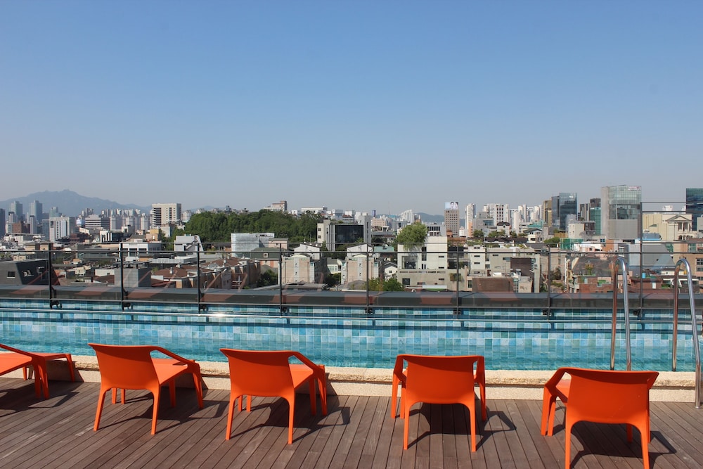 Patio 7 Hotel 63/71