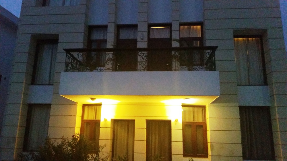 Tavisha Villa Gurgaon 2/40