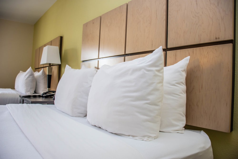 CANDLEWOOD SUITES OVERLAND PARK 19/59