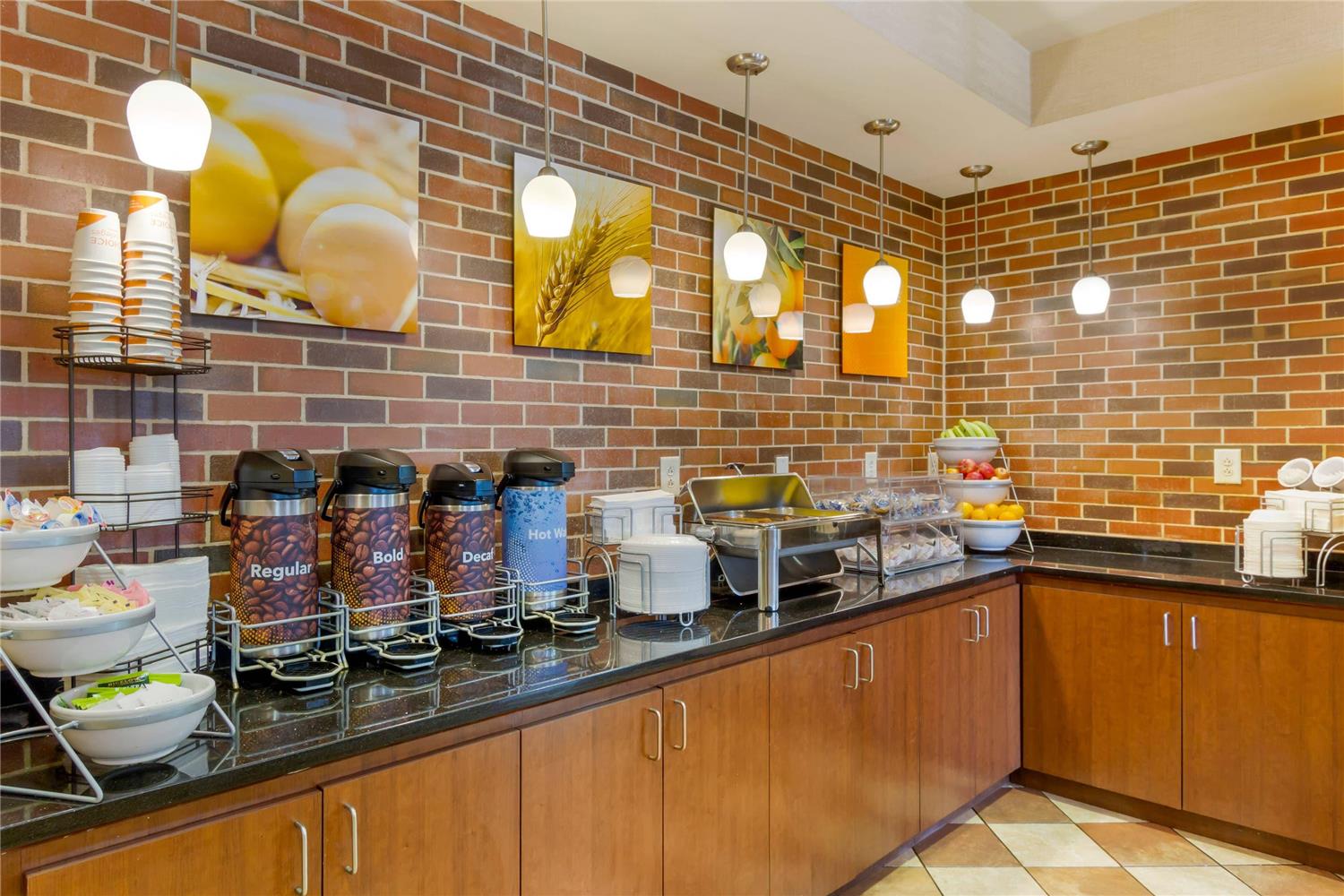 Comfort Suites West of The Ashley 23/46