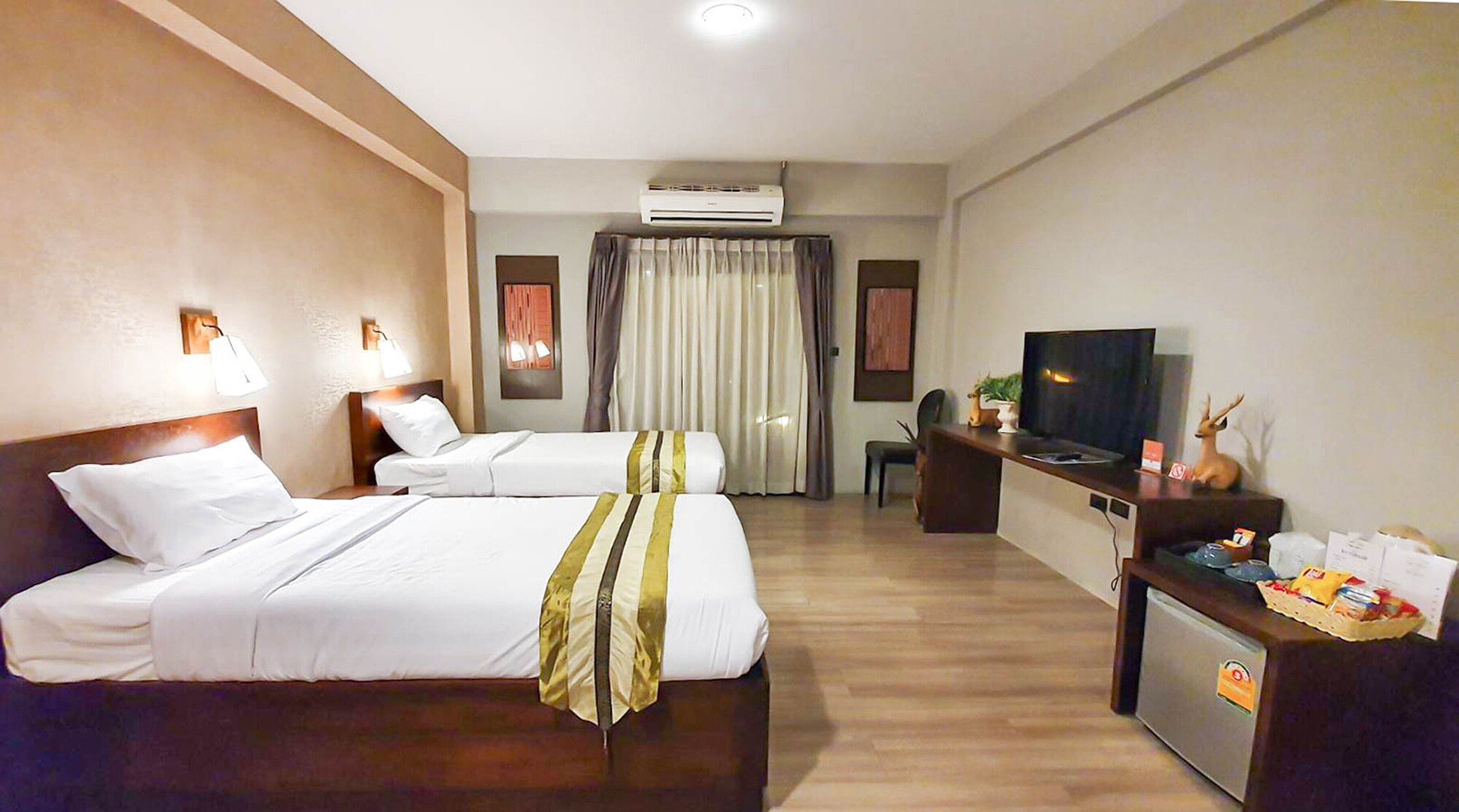 DELUXE, TWIN BEDS, BALCONY