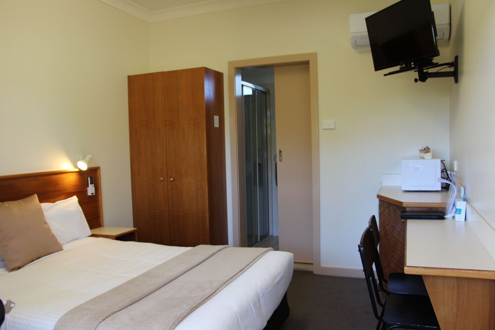 PIONEER WAY MOTEL 14/55